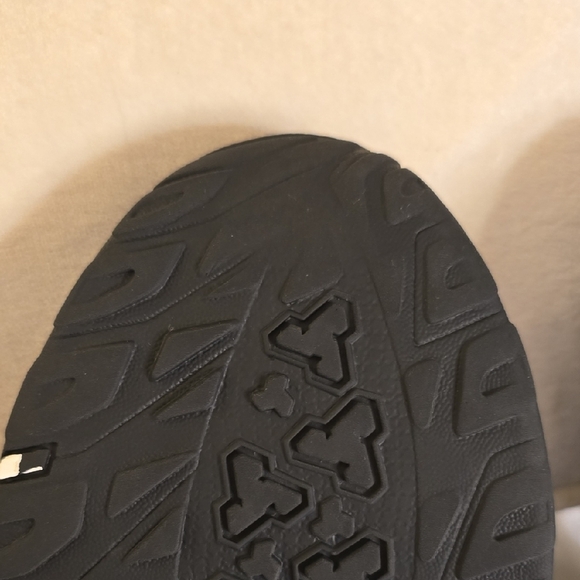 Columbia Black and Gray Sneakers with Sporty Design - Picture 15 of 16